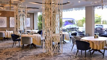 Petit déjeuner buffet servi en semaine (10 EUR par personne)