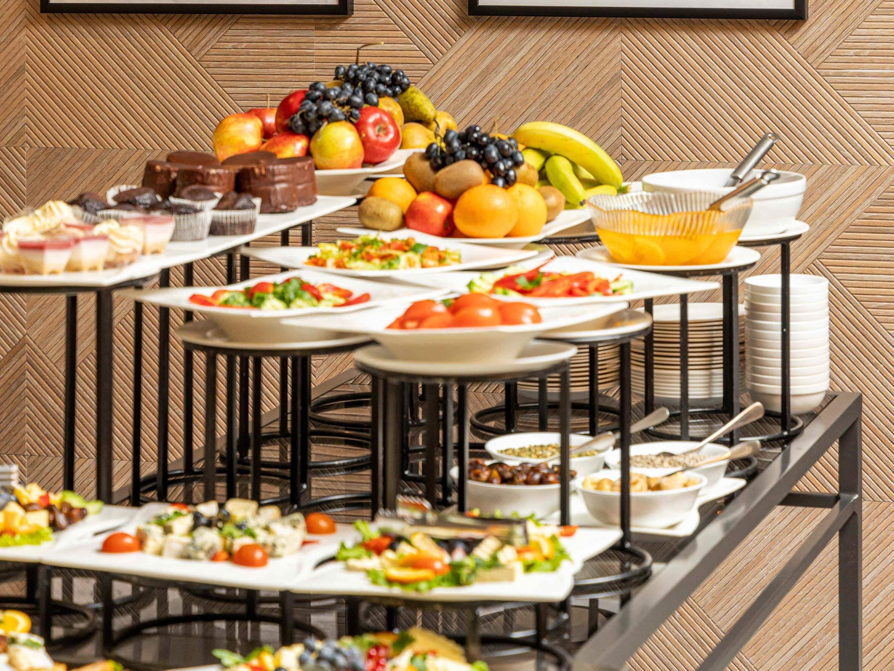 Buffet breakfast for a fee on weekdays
