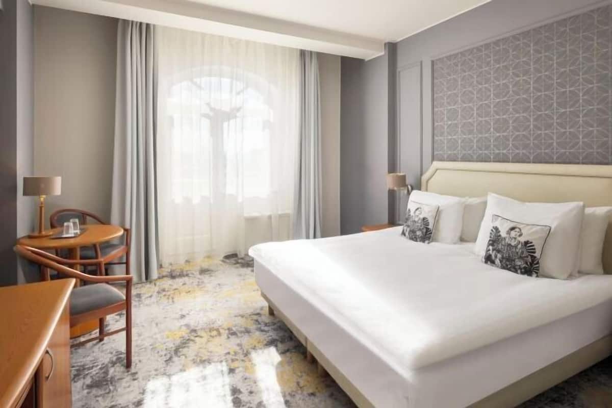 Premium bedding, minibar, in-room safe, desk