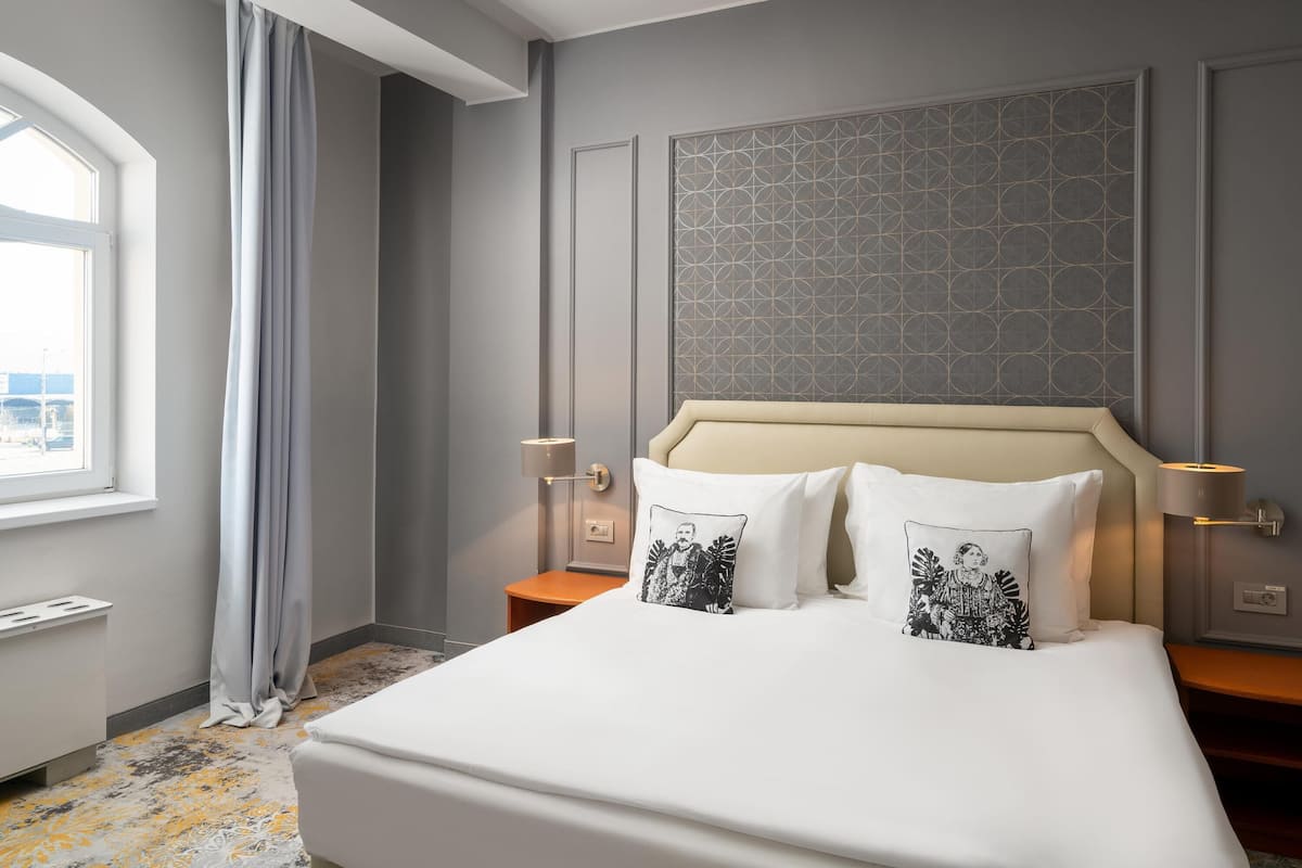 Privilege, Zimmer, 1 Doppelbett | Hochwertige Bettwaren, Minibar, Zimmersafe, Schreibtisch