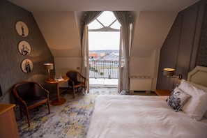 Privilege, Room, 1 Double Bed | Premium bedding, minibar, in-room safe, desk