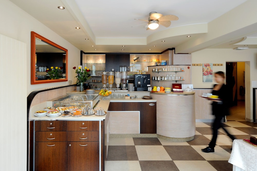 Hôtel Bon Port by null