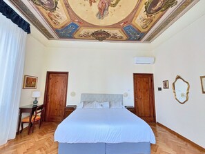 Deluxe Room, Non Smoking, Ensuite | Premium bedding, individually furnished, desk, soundproofing - Cimabue 9 (Florence)