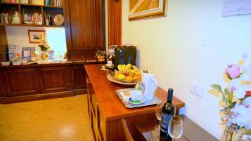 Se ofrece un desayuno continental (5.00 EUR por persona)