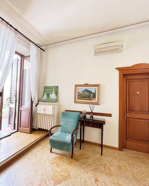 Reception - Cimabue 9 (Florence)