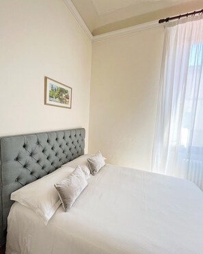 Habitación familiar, para no fumadores, baño en la habitación | Ropa de cama de alta calidad, muebles diferentes y escritorio 