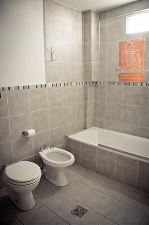 Ensemble baignoire-douche, baignoire profonde