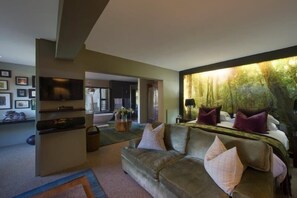 Luxury Lagoon Facing Executive Suites | Roupas de cama premium, edredons de pluma, frigobar, cofres nos quartos