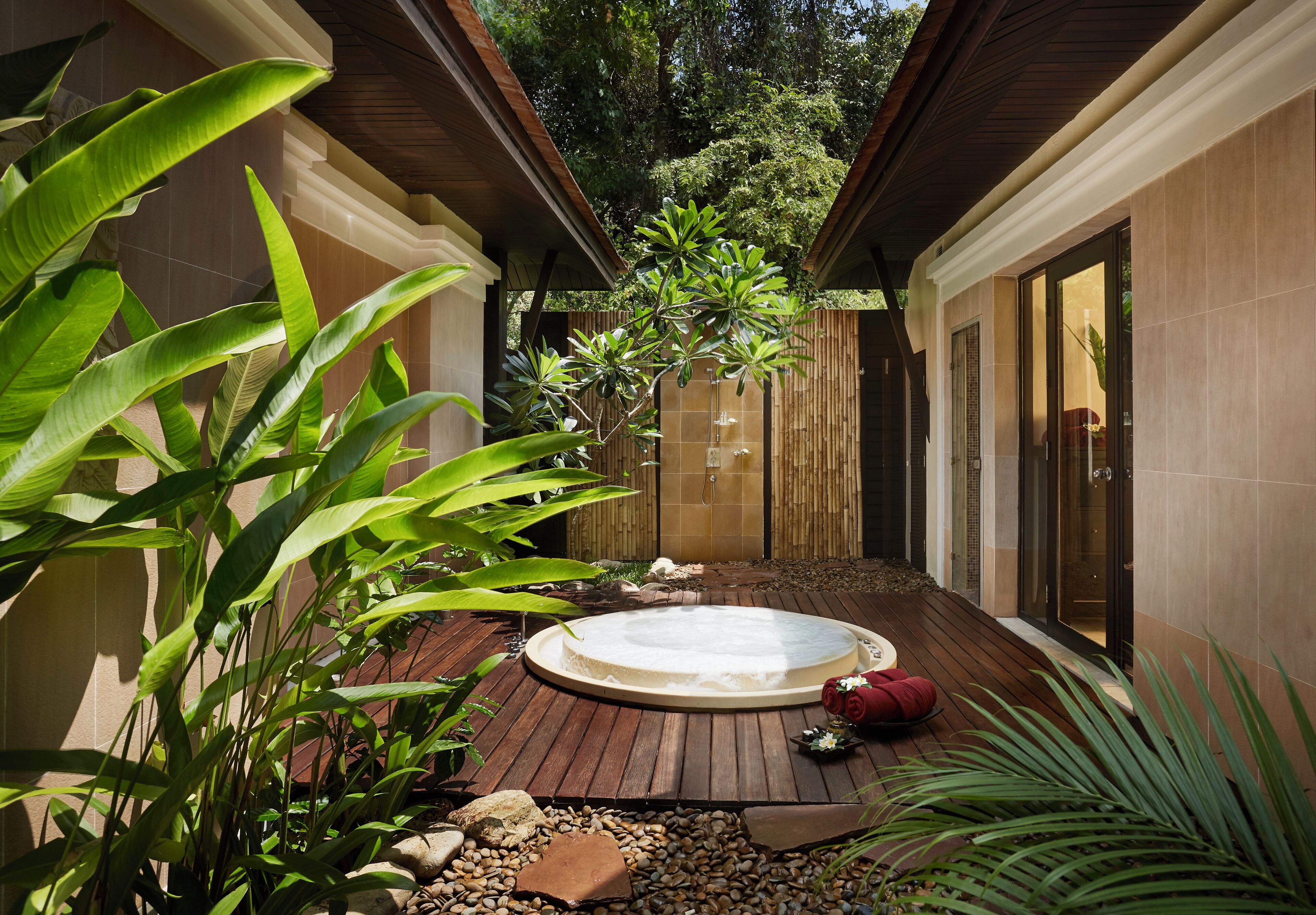 Couples treatment room(s), sauna, body treatments, aromatherapy