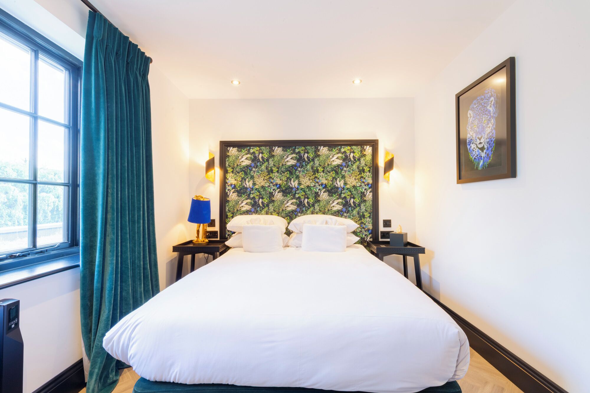 standard room | egyptian cotton sheets, desk, iron/ironing board, free wifi