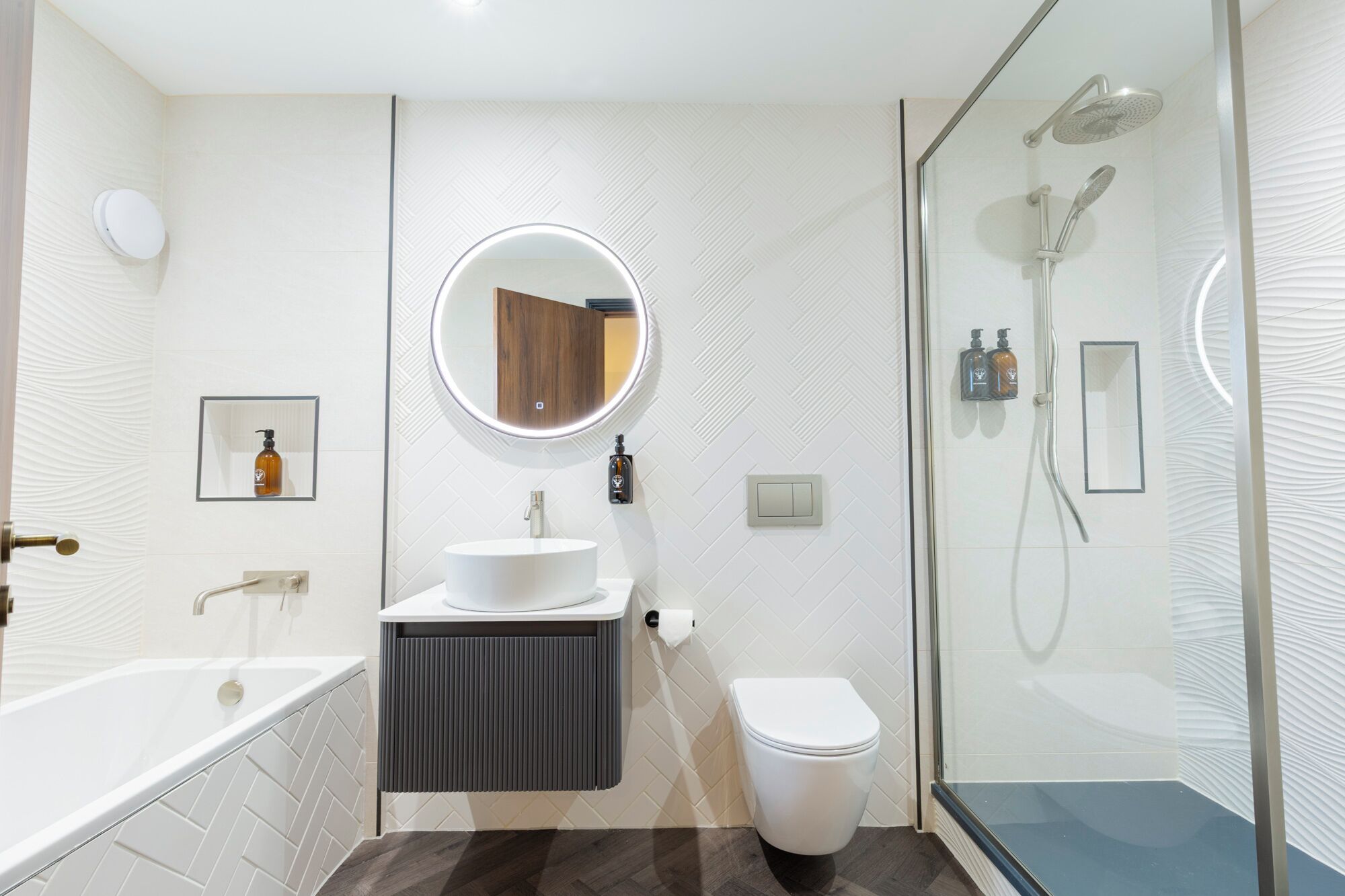 superior double room | bathroom | combined shower/bathtub, hair dryer, towels
