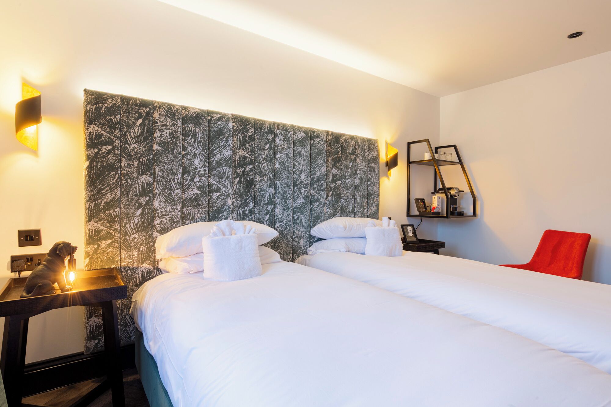 twin room | egyptian cotton sheets, desk, iron/ironing board, free wifi