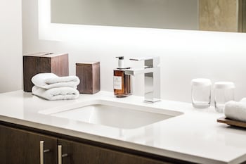 Bathtub, eco-friendly toiletries, hair dryer, towels at Iberostar Waves Miami Beach