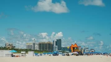 Beach nearby, sun-loungers, beach towels