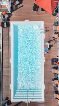 Outdoor pool, open 8:00 AM to 8:00 PM, pool umbrellas, sun loungers at Iberostar Waves Miami Beach