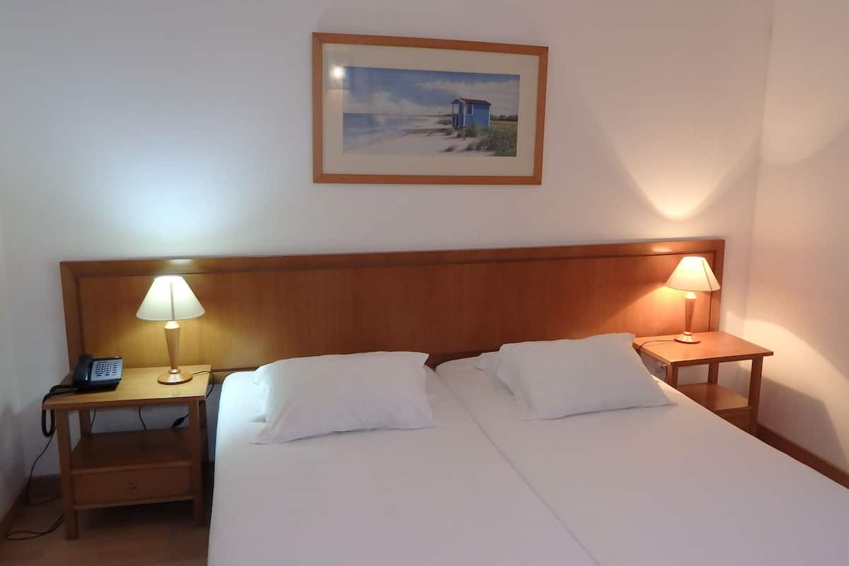 Apartment, 2 Bedrooms | In-room safe, rollaway beds, wheelchair access