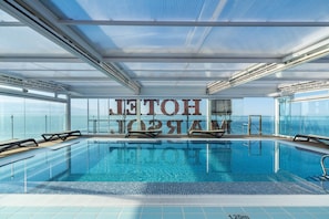 Seasonal outdoor pool, open 9:00 AM to 9:00 PM, sun loungers - Hotel Marsol (Lloret de Mar)