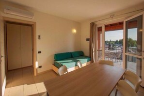 Lägenhet - 2 sovrum | Mörkläggningsgardiner och barnsängar