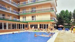 Outdoor pool - Festa Brava Hotel (Lloret de Mar)