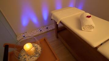 Sauna, hot tub, Turkish bath/hammam, body treatments, facials