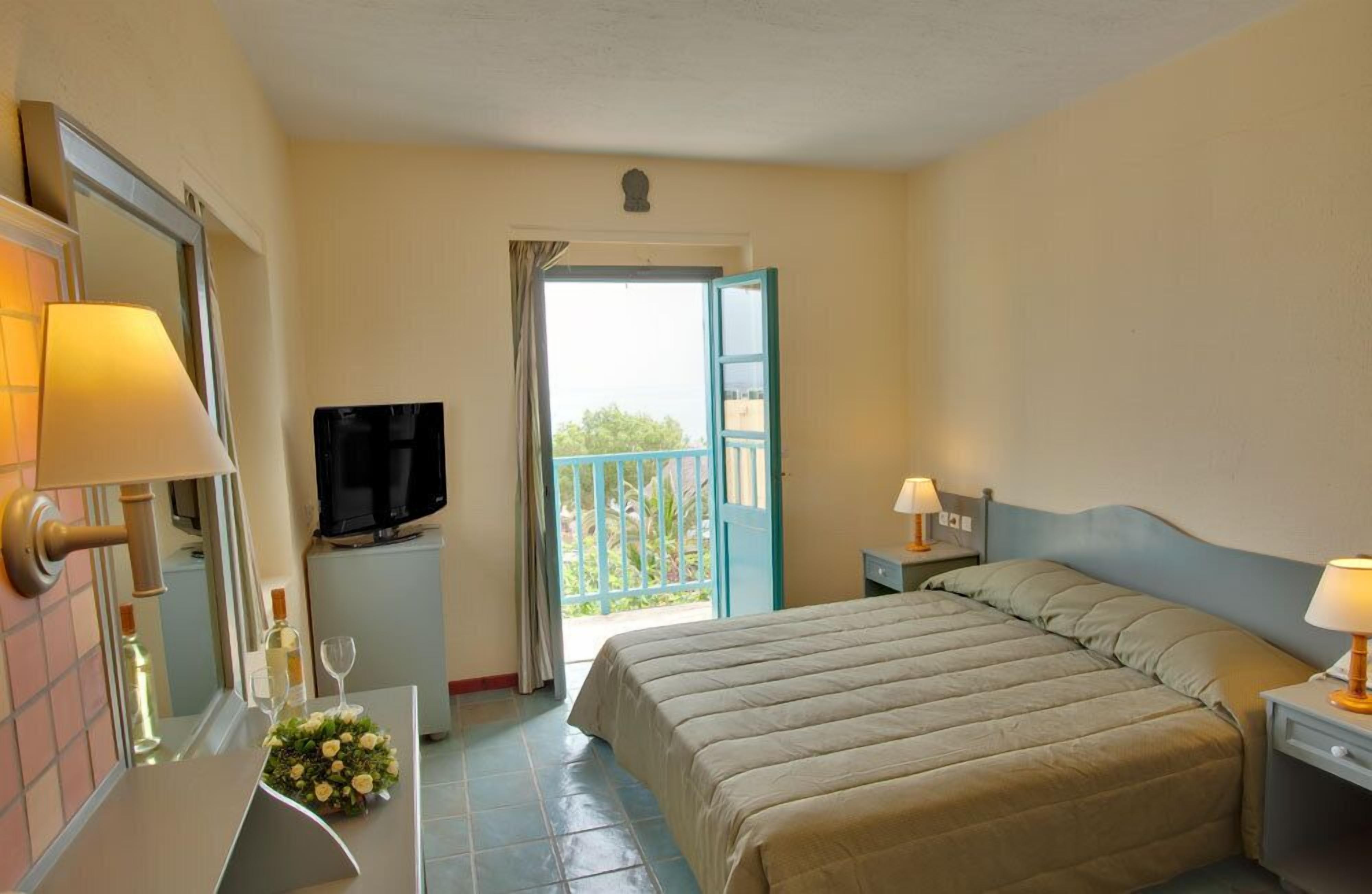 family room, annex building | desk, free cots/infant beds, free wifi, bed sheets