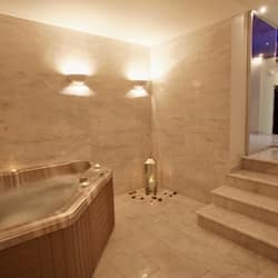 Indoor spa tub