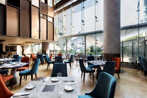 Restaurant - DoubleTree by Hilton Hotel Mexico City Santa Fe (Mexico City)