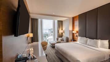 Junior Suite, 1 King Bed, Non Smoking | 1 bedroom, minibar, in-room safe, desk