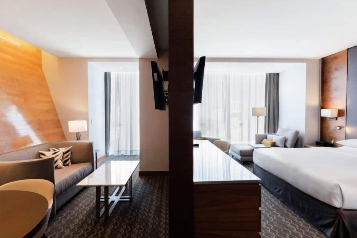 1 chambre, minibar, coffres-forts dans les chambres, bureau