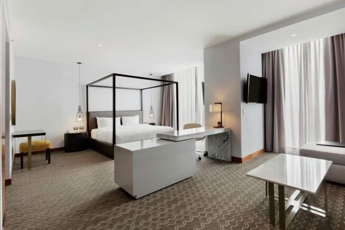 1 chambre, minibar, coffres-forts dans les chambres, bureau