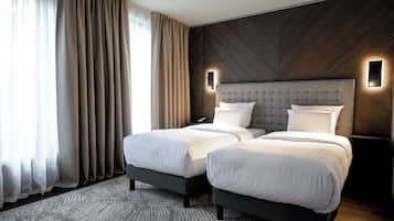 Camera Superior, 2 letti singoli | Minibar, una cassaforte in camera, una scrivania, tende oscuranti