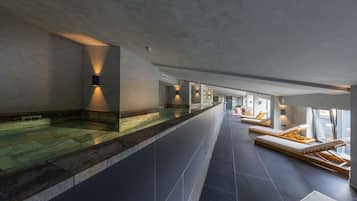 Innenpool, Liegestühle