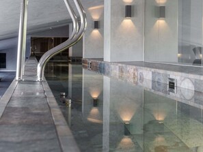 Indoor pool, pool loungers
