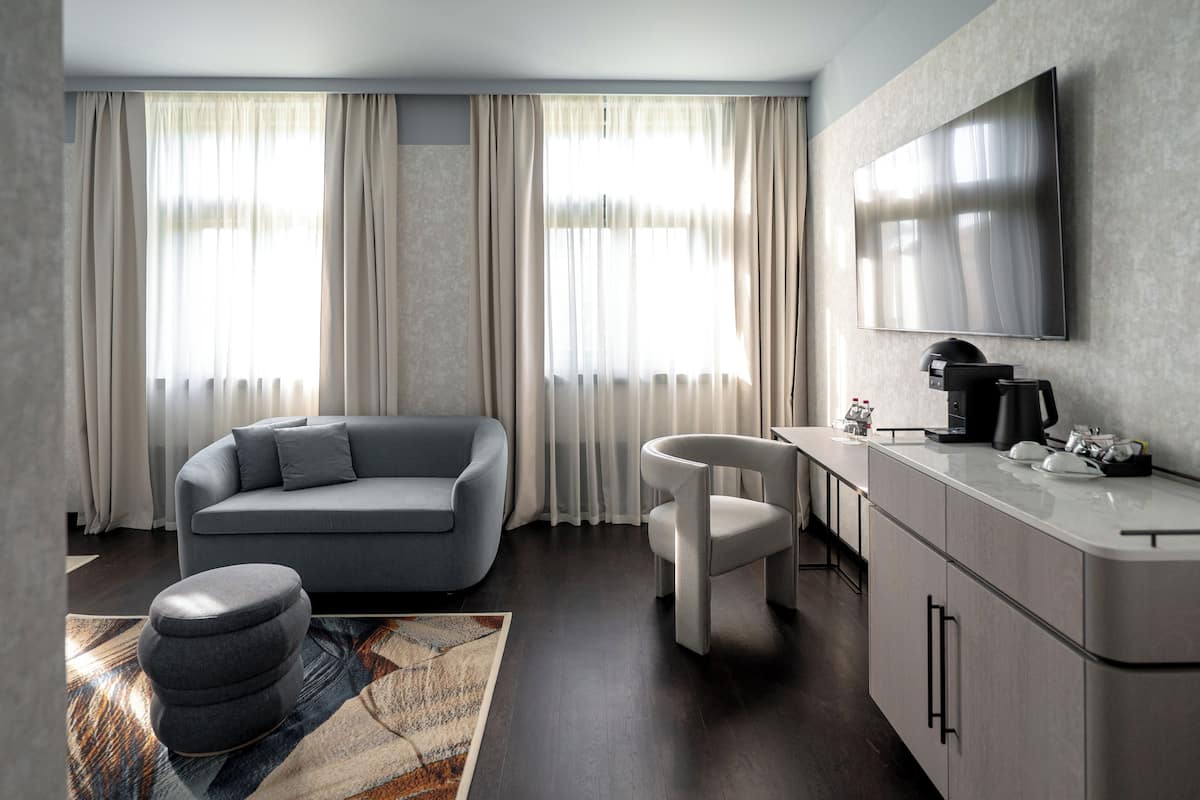 Deluxe Room, 1 King Bed, Park View