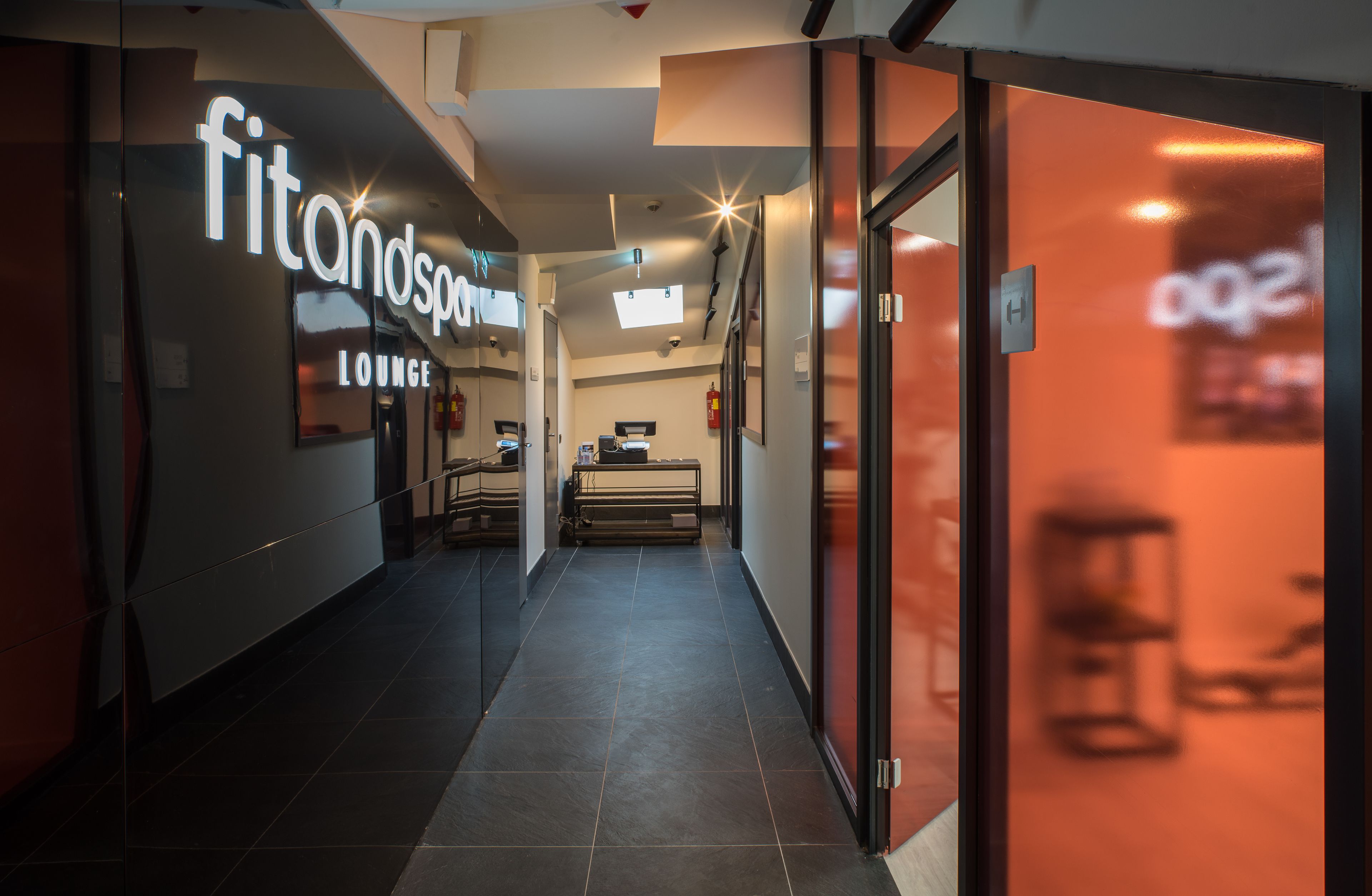 sauna, body treatments, body scrubs, facials, 2 treatment rooms