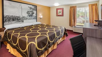 Schreibtisch, laptopgeeigneter Arbeitsplatz, Bügeleisen/Bügelbrett