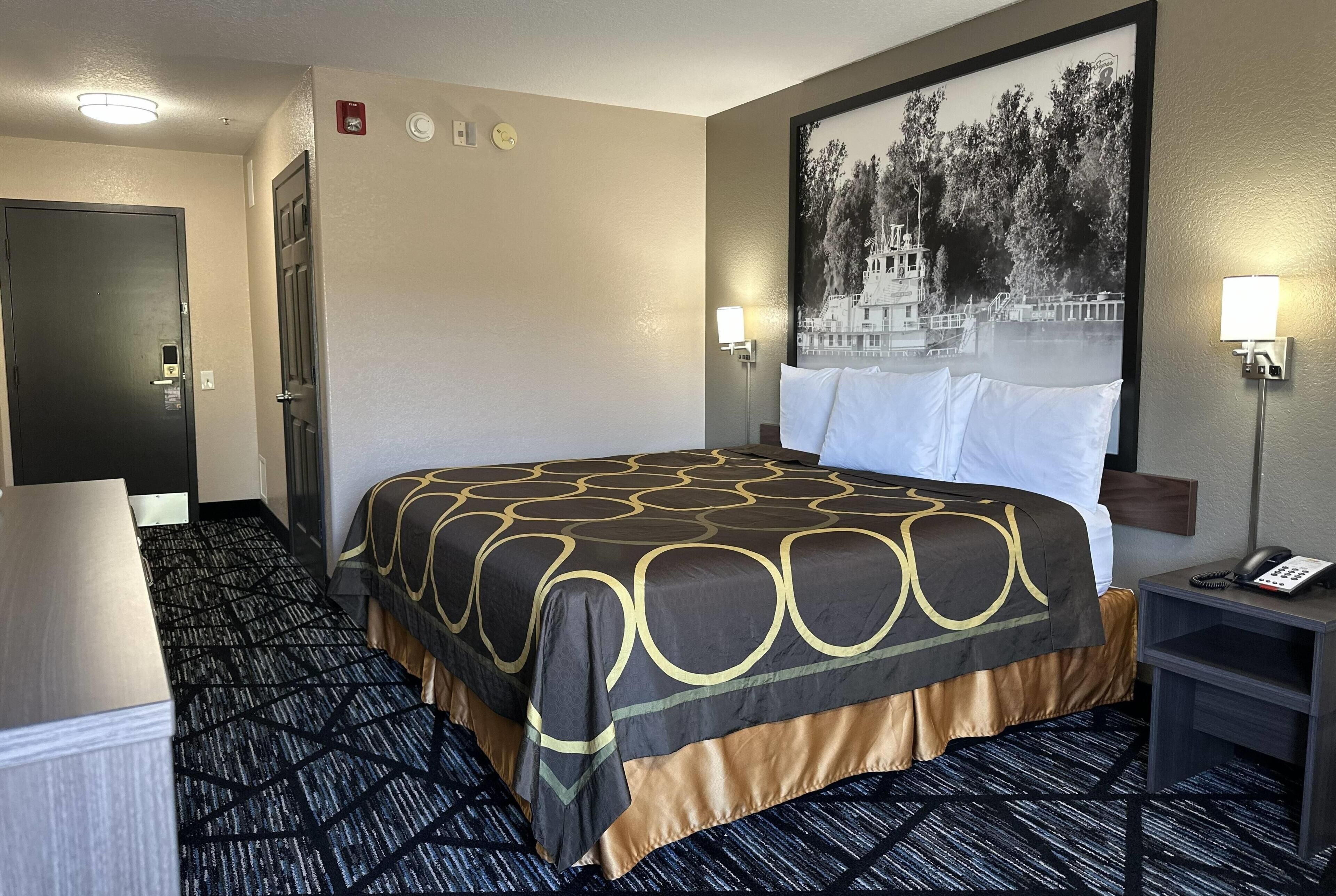 Room, 1 King Bed, Non Smoking | Desk, laptop workspace, iron/ironing board, free WiFi