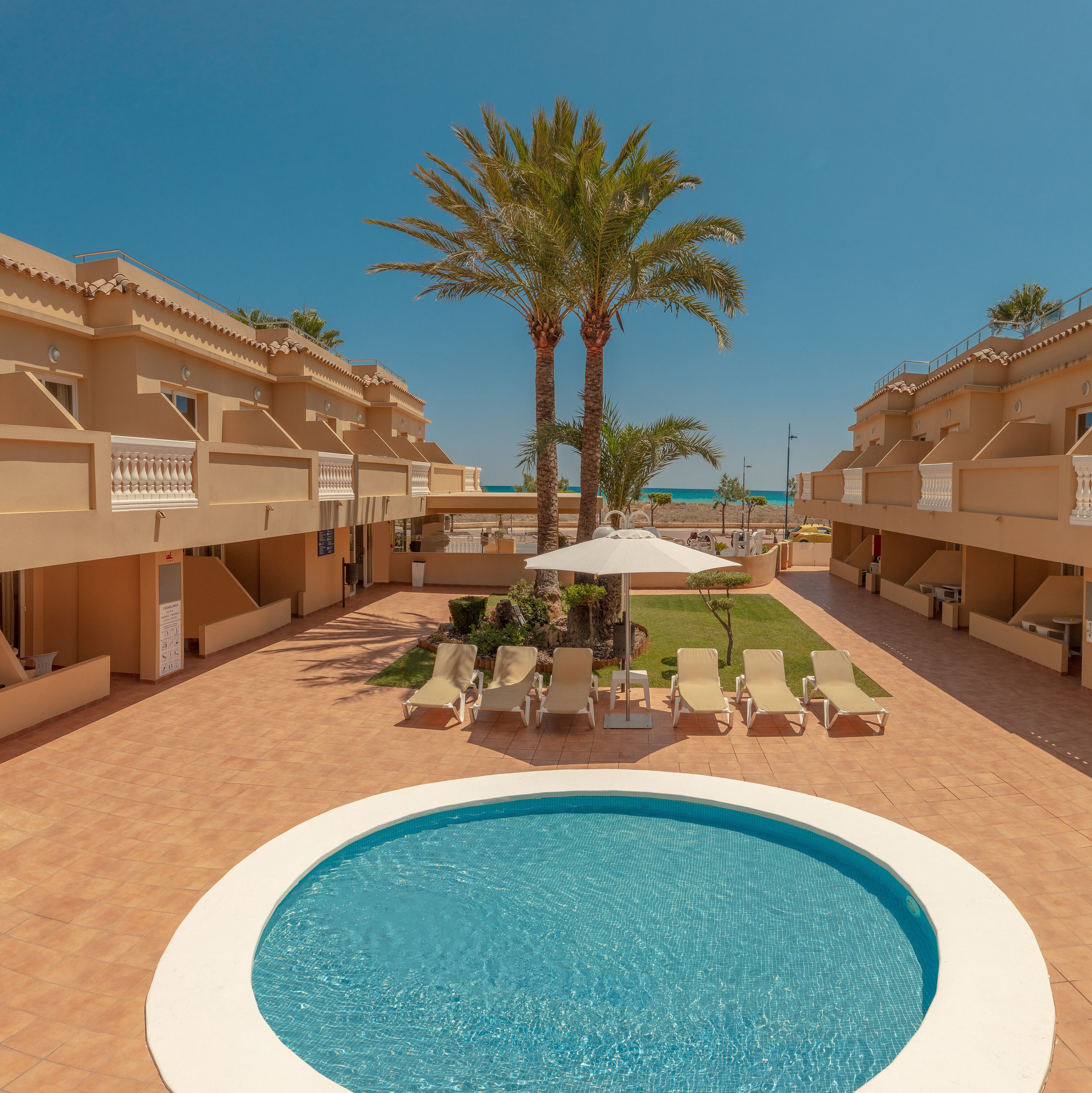 single room | 1 bedroom, minibar, in-room safe, desk