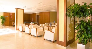 Lobby sitting area - Hotel RH Casablanca & Suites By Hoteles RH (Peniscola)