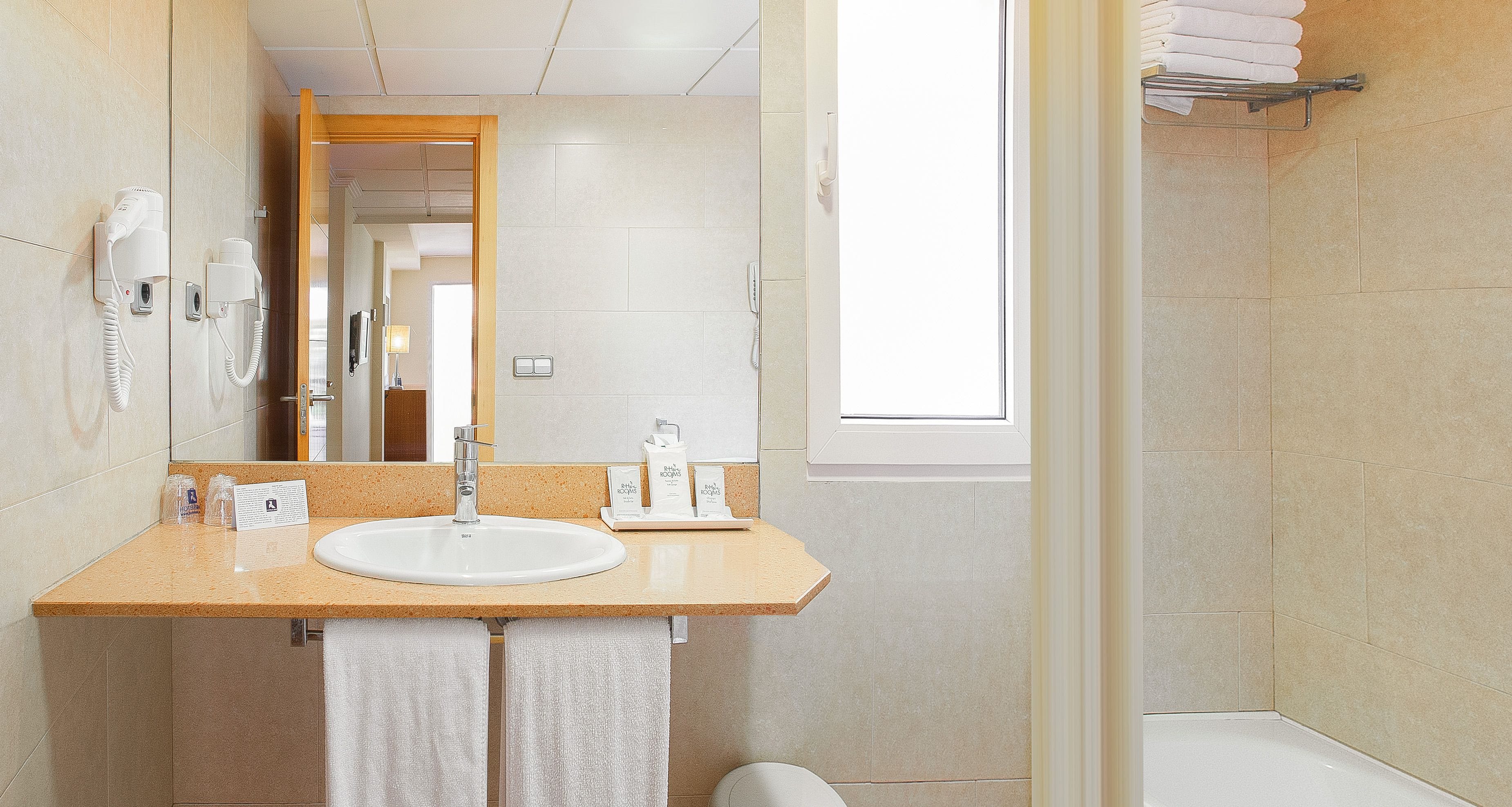 combined shower/bathtub, free toiletries, hair dryer, towels