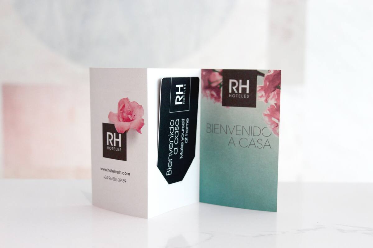 single room | 1 bedroom, minibar, in-room safe, desk