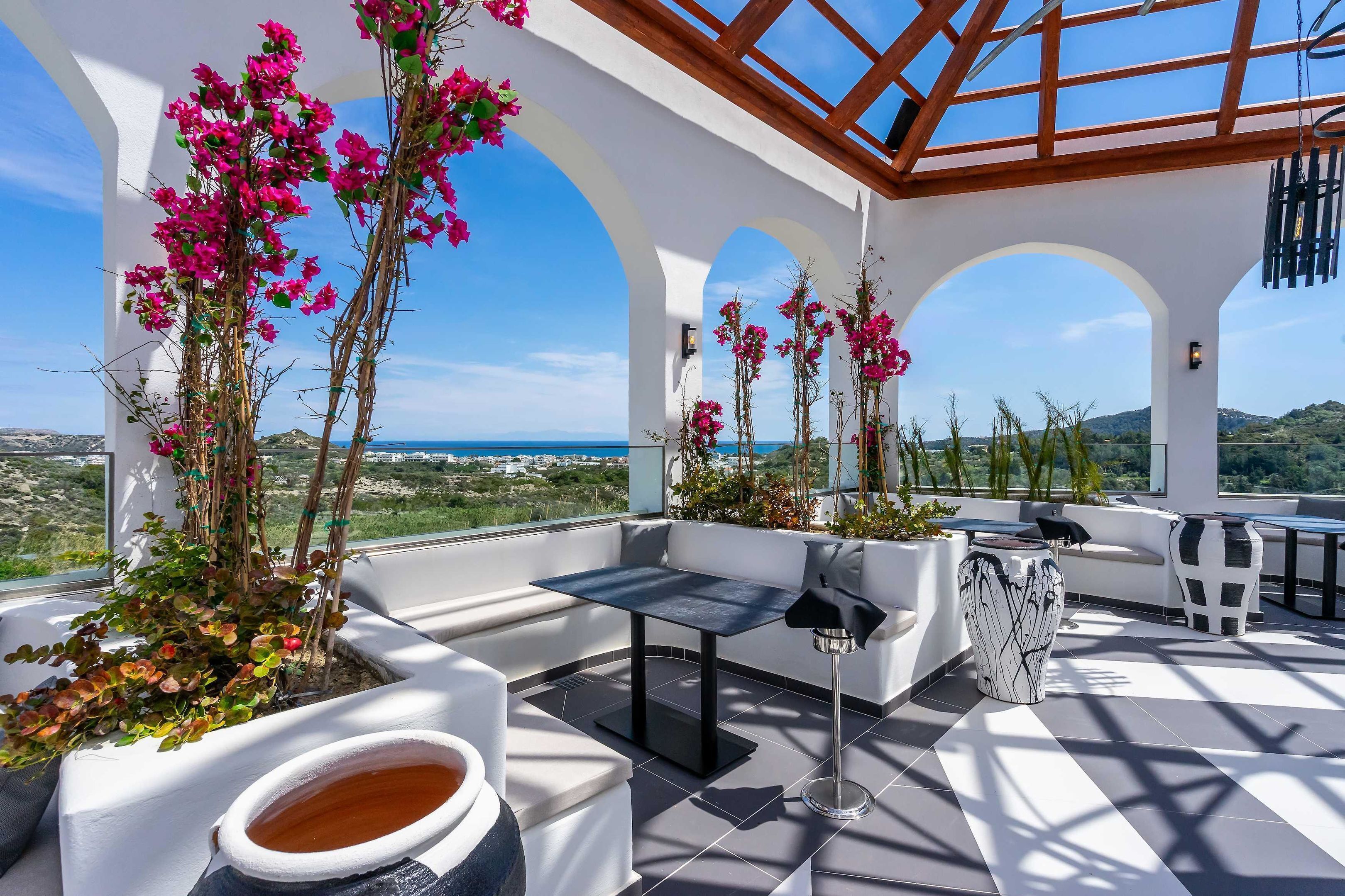 Frühstück, Mittagessen, Abendessen, mediterrane Küche, Blick aufs Meer 