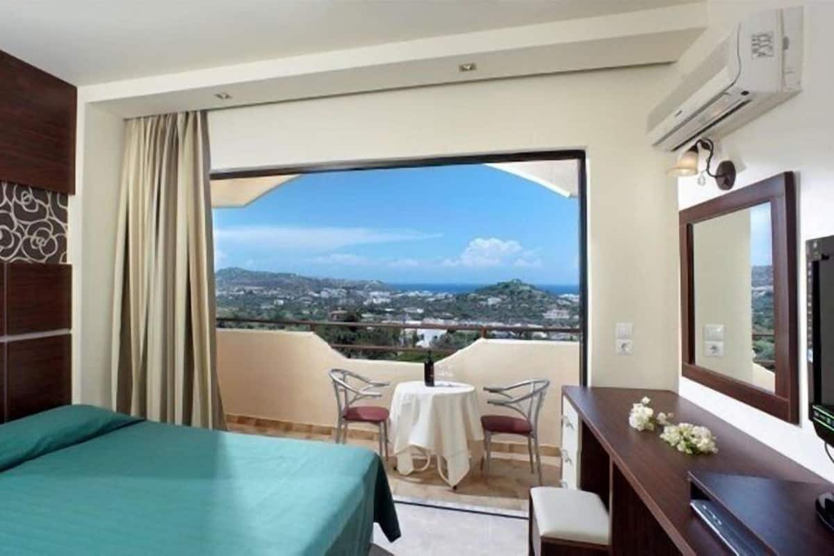 Standard Double Room | Desk, blackout drapes, soundproofing, WiFi (free)