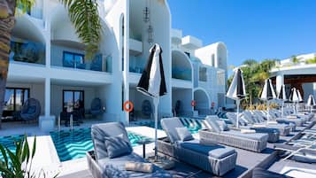 Seasonal outdoor pool, open 10:00 AM to 7:00 PM, pool umbrellas