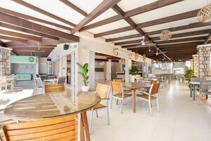 Snack bar