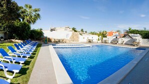 Piscine extérieure en saison