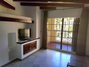 Flat-screen TV - Ona Aldea del Mar (Torrevieja)