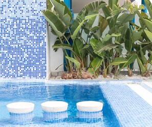 Bañera de hidromasaje al aire libre