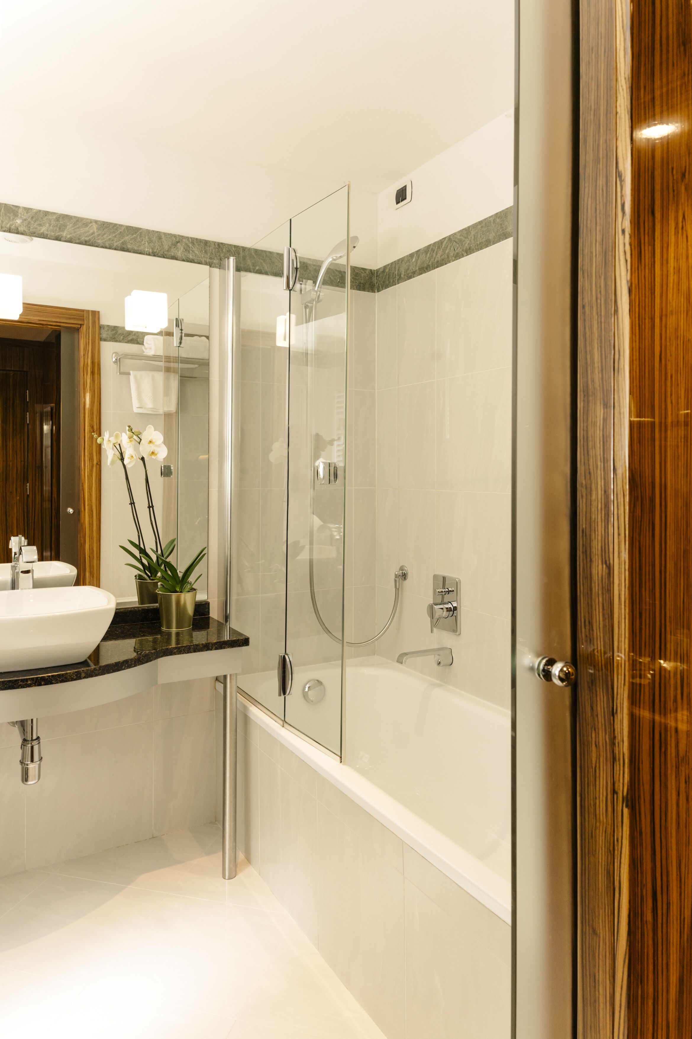 combined shower/bathtub, designer toiletries, hair dryer, slippers