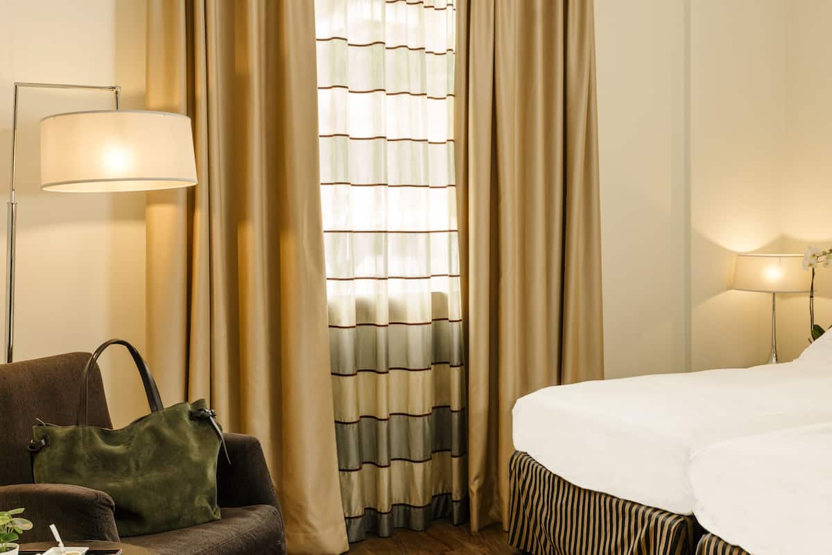Literie de qualité supérieure, coffres-forts dans les chambres, bureau
